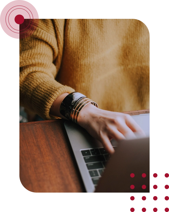 Rodzina siedząca na łące – case study