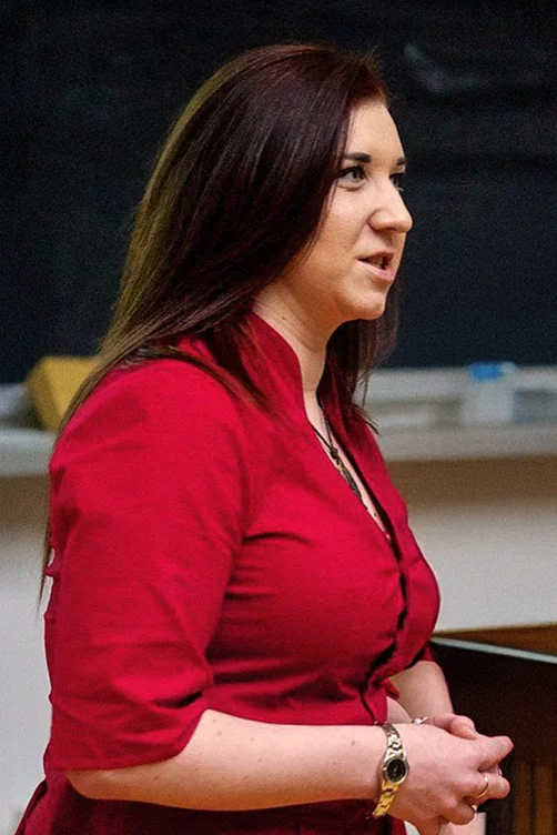 Monika – ekspertka od budowania relacji oraz autorka najlepszych kart do rozmowy dla par